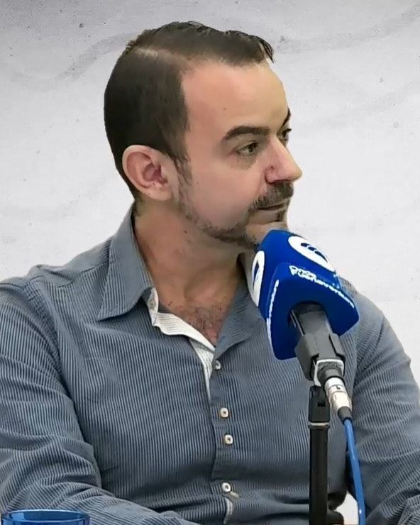 Javier Jiménez García durante una entrevista en la radio